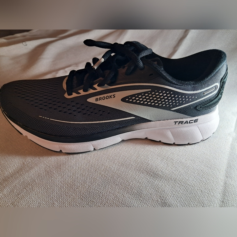 Brooks Black and White Athletic Shoes with Cushioned Sole and Breathable Mesh